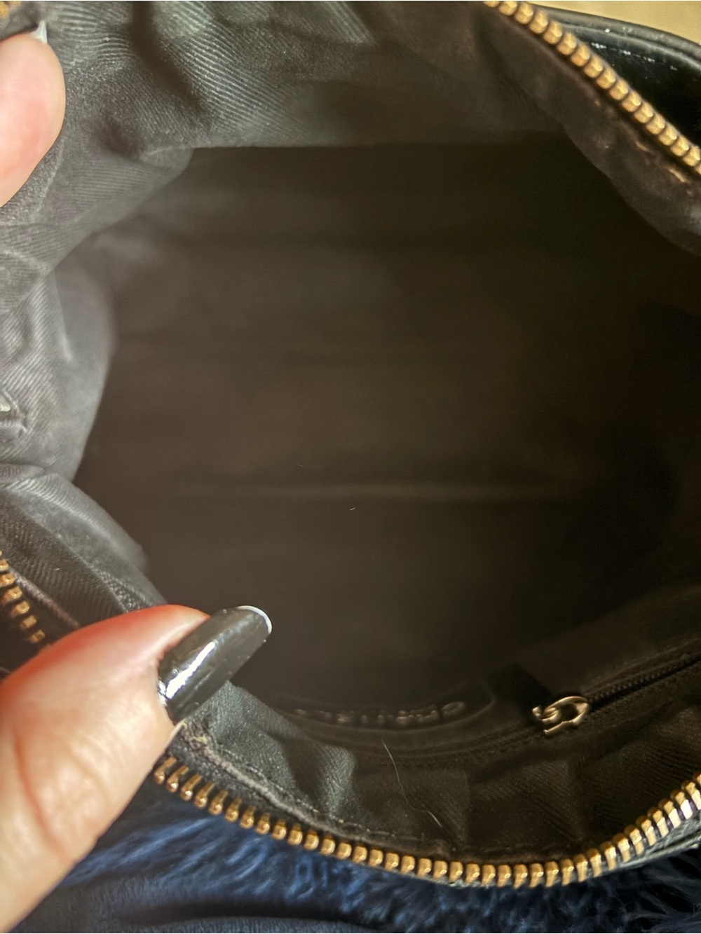 Traded. (Do not buy) Chanel Black Leather Shoulder Bag with Embossed Logo - Picture 8 of 16